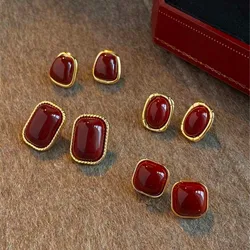Aretes burdeos 