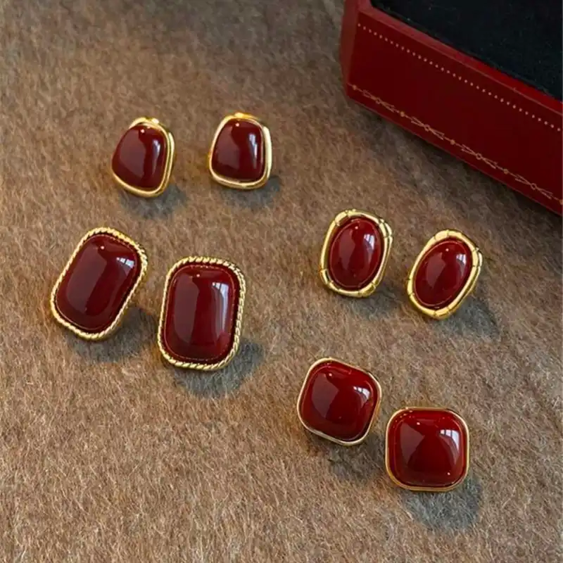 Aretes burdeos 