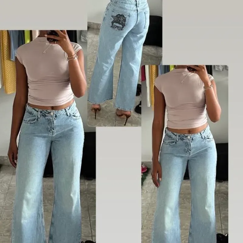 Pantalón denim con estampado en el bolsillo 