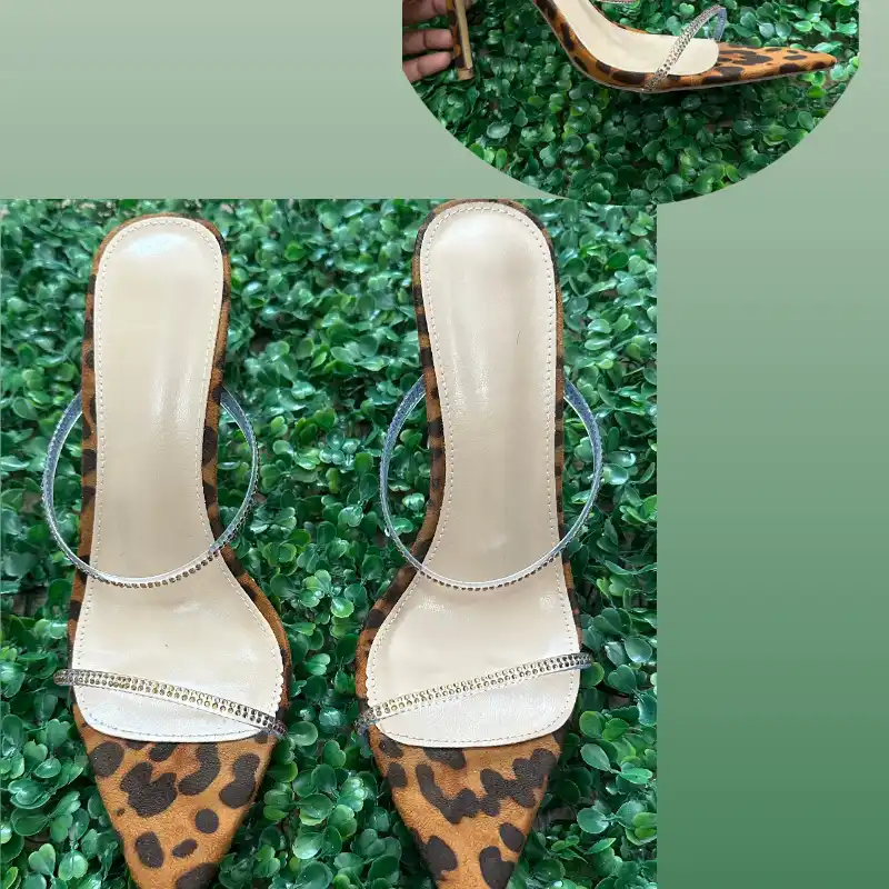 Tacones de leopardo