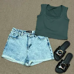 Top gris y short de mezclilla !