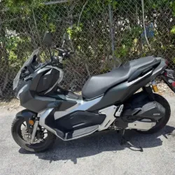 Honda ADV 150 cc 4 tiempos  original