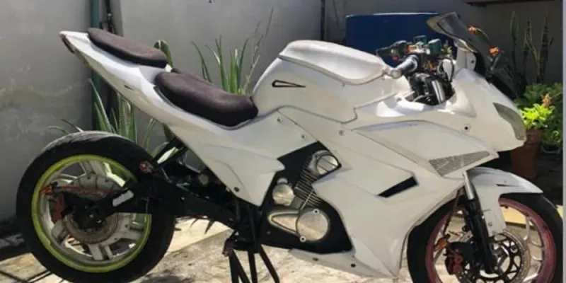 Moto racing
