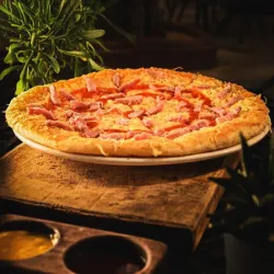 Pizza de Jamón y Queso.