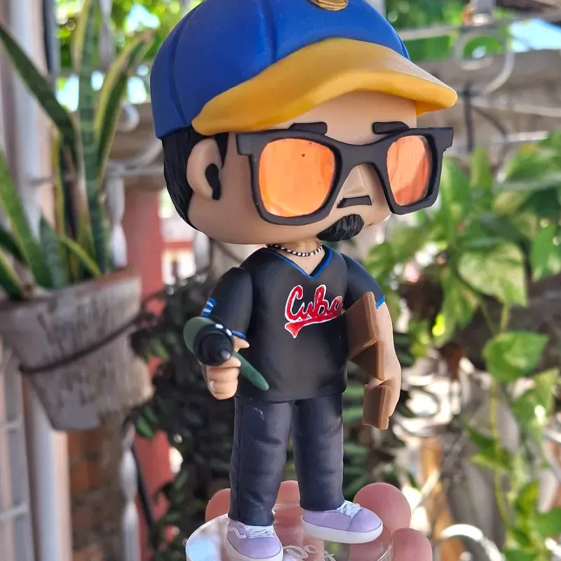 Funko pop perso alizado + Gorra + Lentes + accesorios