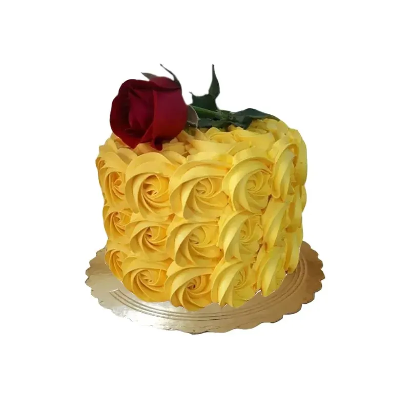 Cake amarillo con una rosa arriba (para 6 comensales)