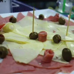 Entremés de Jamón, Queso y Aceituna