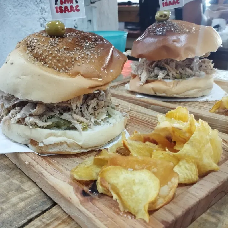 Pan con Cerdo Asado 