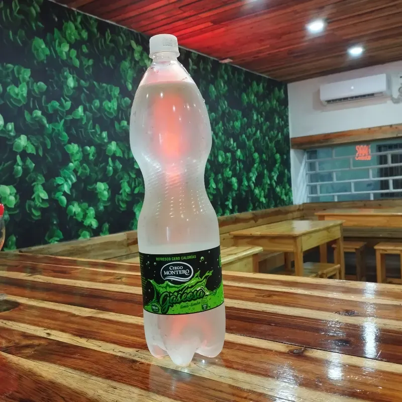 Pomos de 1.5lt de refresco gaseado