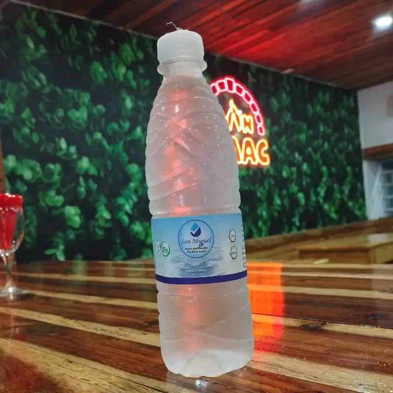 Pomos de 1lt de agua San Miguel