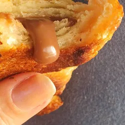 Croissant con relleno de fanguito