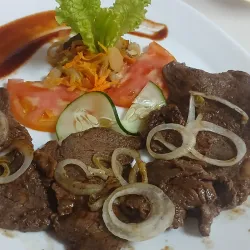 Filete de Res Encebollado