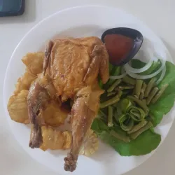 Codorniz frita con  chicharra 
