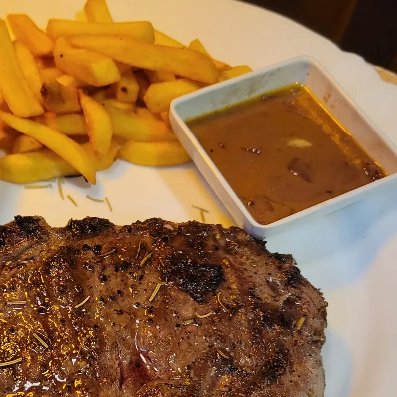 Entrecott de Res con Salsa Eapañola