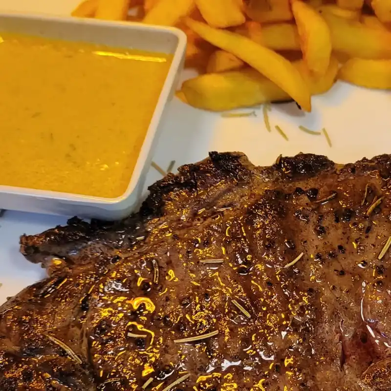 Entrecott de Res con Salsa Roquefort 