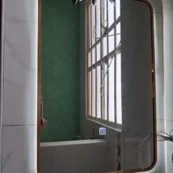 Espejos tactil con 3 pasos de luces borde dorados