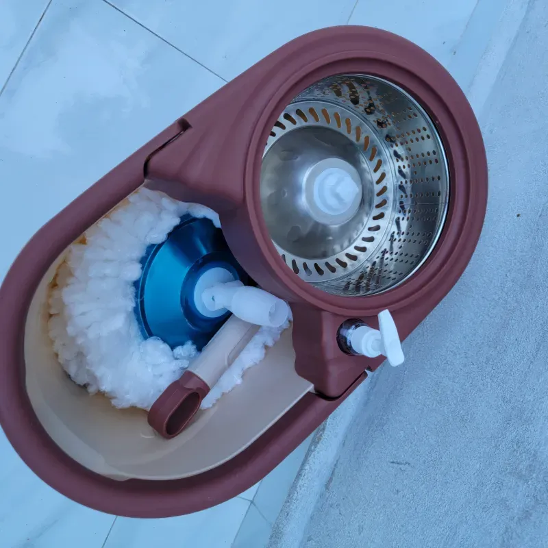 Fregonas con su mapo de respuesto