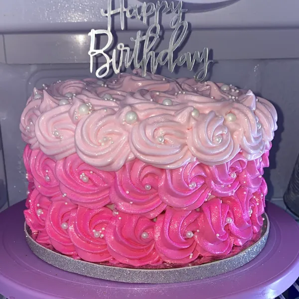 Si haz llegado hasta aqui es porque seguramente andas buscando una oferta tentadora para compartir en familia o embellecer tu ocasión especial 🎉 Pues te cuento que llegaste al lugar indicado aquí encontrarás una pequeña pero deliciosa variedad de mini 🍩 dulces caseros 🍮🍰y cakes 🎂 que puedes elegir según tu preferencia o la temática de tu fiesta 🥳
No dudes en probarlas te aseguro que te encantarán y sobre todo te gustará la propuesta q te brindamos según tus gustos 😉