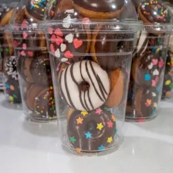 Vaso con 10 minidonas