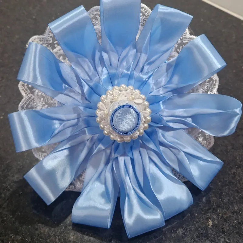 Bouquet “Cielo de Encaje” – 18 Rosas Azul Celeste y Blancas