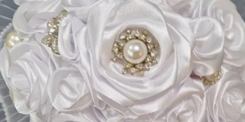 Bouquet Nupcial Perla & Plata – 28 Rosas Blancas