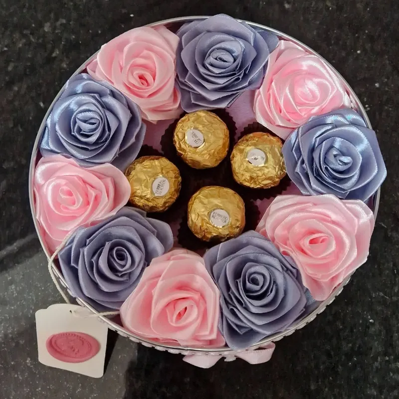 Caja Vintage Donum – 10 Rosas con Cristales y Sello Lacrado