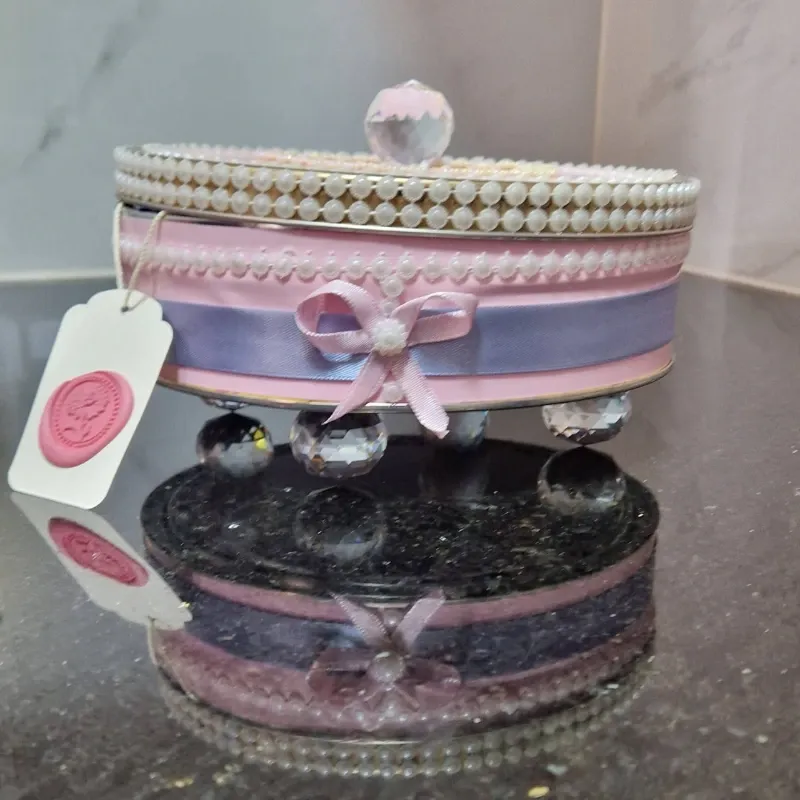 Caja Vintage Donum – 10 Rosas con Cristales y Sello Lacrado