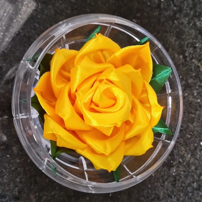 Cofre “Luz de Bohemia” – Cristal con Flor Amarilla