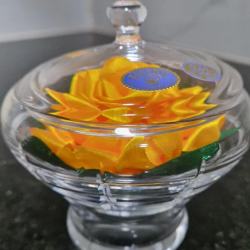 Cofre “Luz de Bohemia” – Cristal con Flor Amarilla