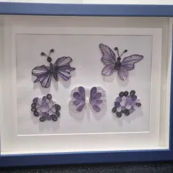 Composición en Filigrana – Mariposas en Tono Malva