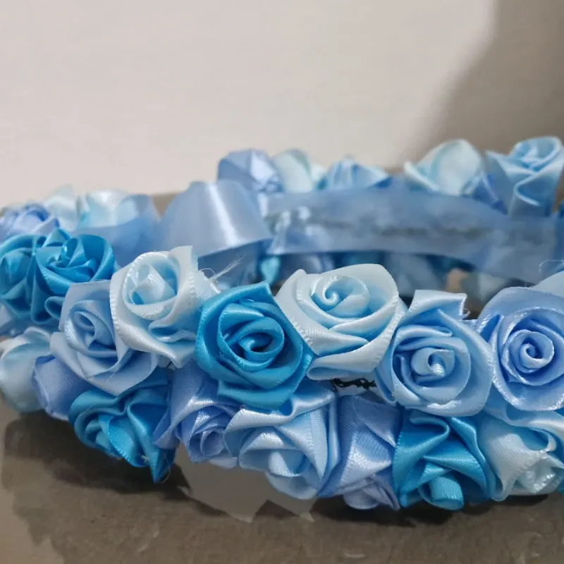 Corona “Azul de Honor” – 51 Rosas en Tonos Celestes