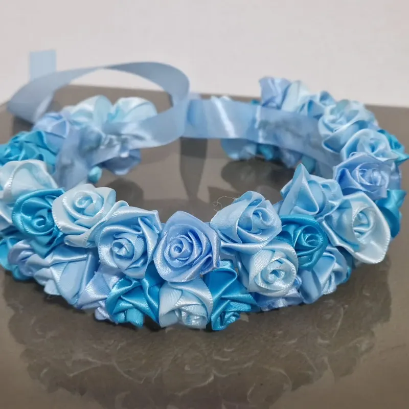 Corona “Azul de Honor” – 51 Rosas en Tonos Celestes