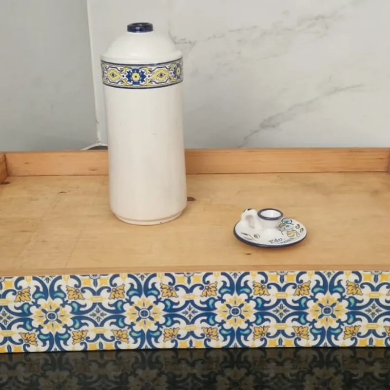 Desayunador decorado en Azulejos florales