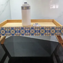 Desayunador decorado en Azulejos florales