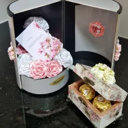 Esfera de Recuerdo – Flores Eternas con Cofre Vintage