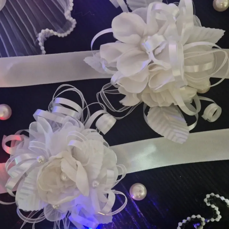 Pulsera “Flor de Instante” – Arreglo Blanco con Perlas