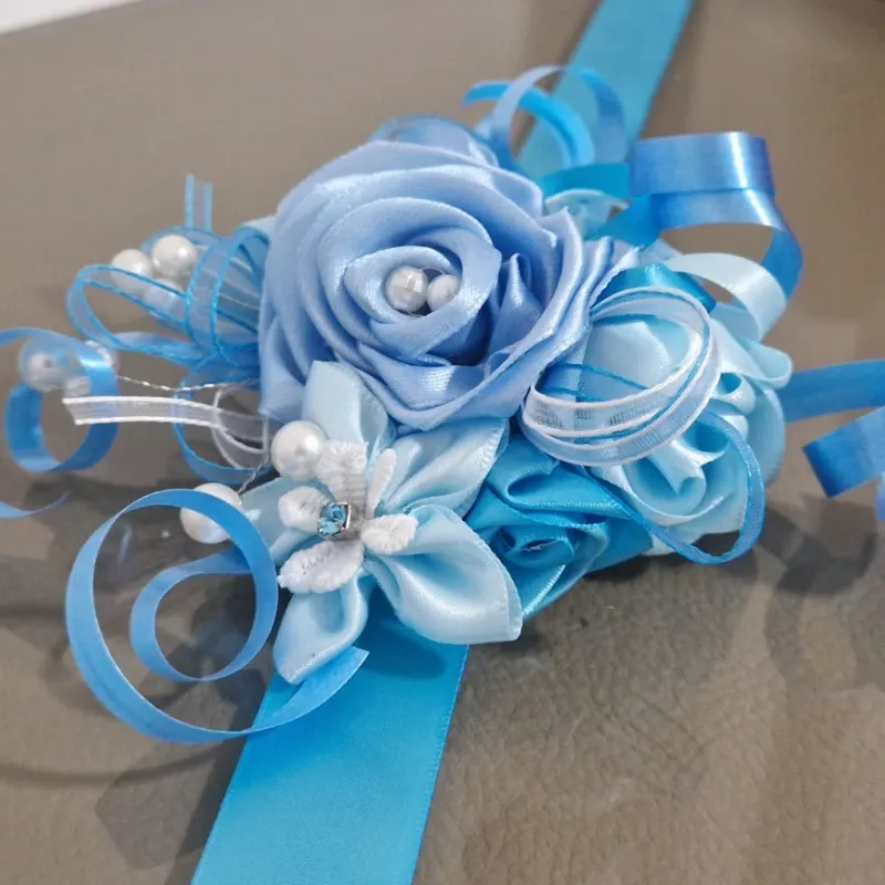 Pulsera “Susurro Azul” – Flores con Perlas y Cintas Finas