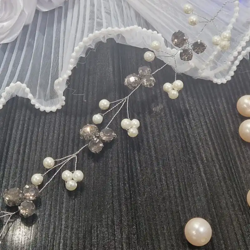 Tocado “Luz Entrelazada” – Trenzado con Piedras y Cristales