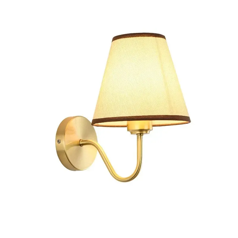 LÁMPARA DE PARED DORADA