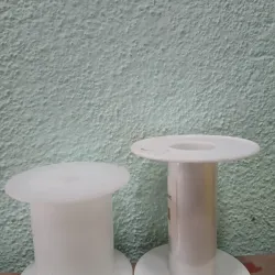 Conos de hilos vacios