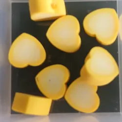 Corazones amarillo claro