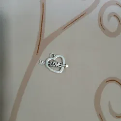 Dije de  corazón LOVE -FLECHA