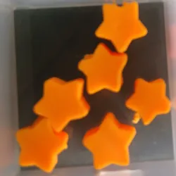 Estrellas anaranjadas claras