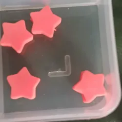 Estrellas anaranjadas oscuras