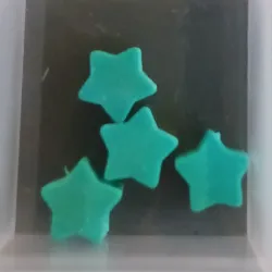 Estrellas verdes oscuras