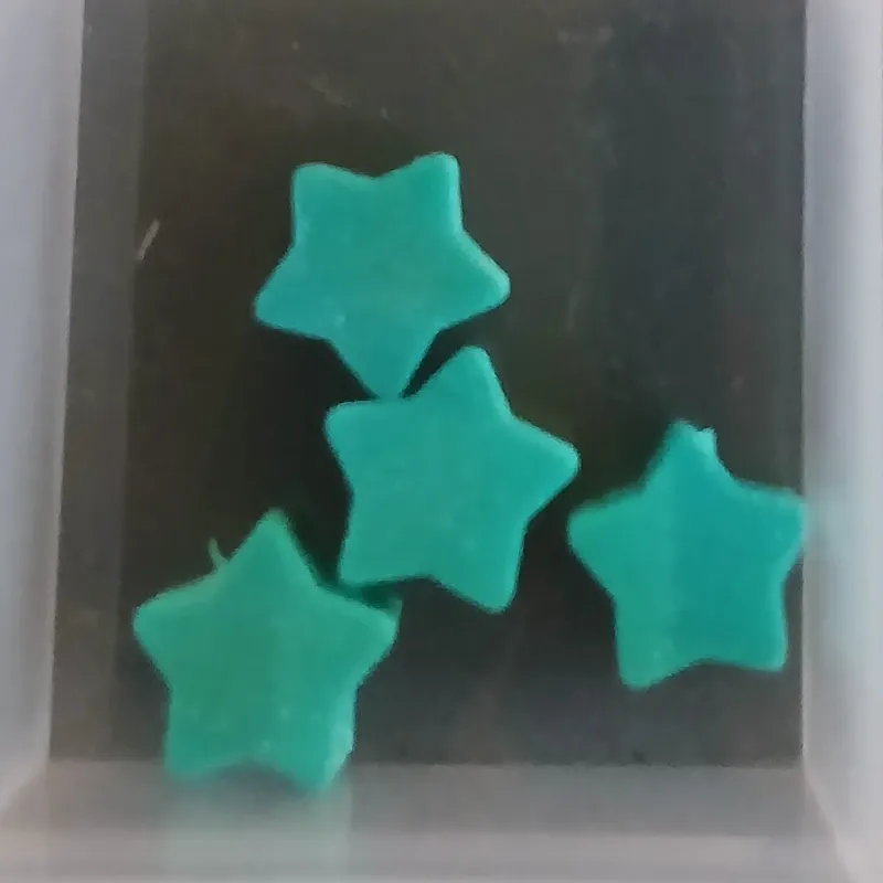 Estrellas verdes oscuras