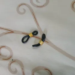  Par de Gomitas para espejuelos (NEGRAS-DORADA) )