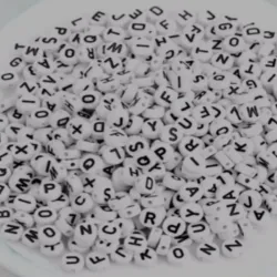 Paquete de letras BLANCAS -NEGRAS surtidas
