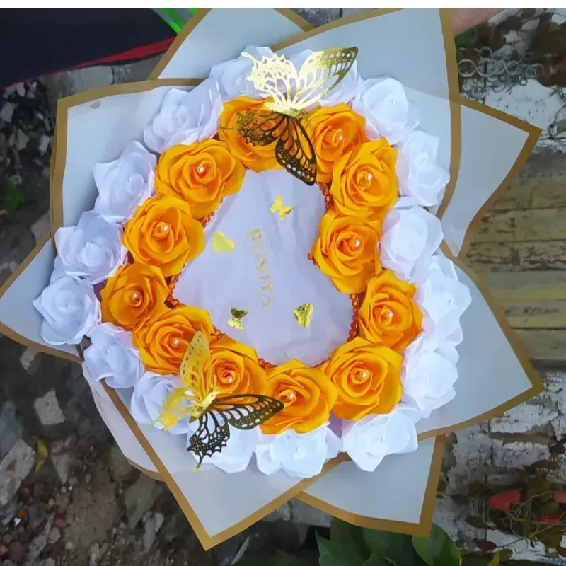 Ramo de rosas con mensaje oculto