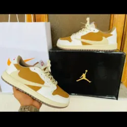  Air Jordan 1 Low x Travis Scott. 
